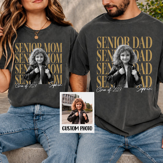 Personalized Senior Mom Dad Shirt, Custom Photo Class of 2027 T-Shirt, Vintage Graduation Gift for Proud Parents, Senior Year Mom Dad Tee